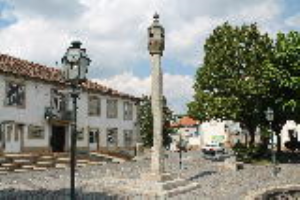 Pelourinho e Antigo edifício dos Paços do Concelho